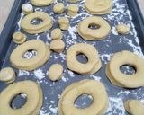 Foto langkah ke 5 dari resep Donat Empuk Simple 1x Proofing.