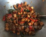 Foto langkah ke 4 dari resep Oseng Tempe dan Bakso pedas manis.