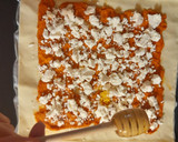 Foto del paso 4 de la receta: Empanada de sobrasada, queso de cabra y miel