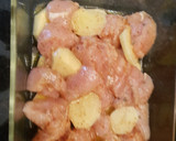 Foto del paso 4 de la receta: Pechuga de pollo con papas horneadas