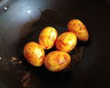 A picture of step 2 of Peyajkoli Dim (Egg cooked with Spring Onion).