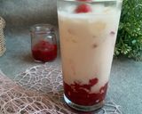 Foto langkah ke 3 dari resep Korean Strawberry Milk.