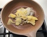 Foto del passaggio 3 della ricetta Coda di rospo con crema di melanzane e porro fritto