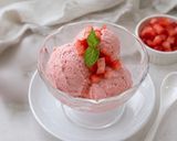 Foto langkah ke 4 dari resep Strawberry Ice Cream Ala Rumahan.