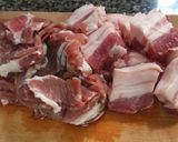 รูปขั้นตอนการทำที่ 1 ของ แกงกะทิหมูชะมวง