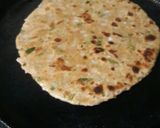 A picture of step 5 of Onion Paratha.