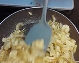 صورة لخطوة 1 من وصفة برجر لحمة بالبصل المكرمل والفطر 🧅🍄 وبرجر اسكالوب الدجاج بالفطر والكريمه 😋🍔