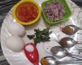 मसाला ऑमलेट (masala omelette recipe in Hindi) रेसिपी चरण 2 फोटो