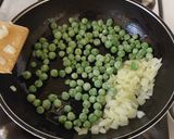 Foto del paso 2 de la receta: Tortilla de huevo con chícharos