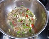A picture of step 2 of Fresh Oyster Mushroom Stir Fry.