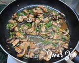 A picture of step 2 of Button Mushroom Stir Fry.