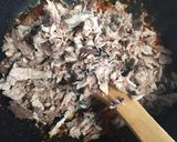 Foto langkah ke 3 dari resep Nasi Liwet Bakar Isi Pampis Tongkol dan Ayam Suwir Pedas.