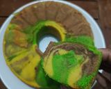 Foto langkah ke 9 dari resep Bolu Marmer 3 warna (hijau, kuning dan cokelat).