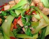 Foto langkah ke 7 dari resep Tumis tahu pokcoy pedas.