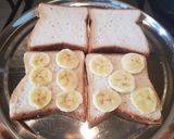A picture of step 2 of Banana Choco Sandwich.