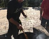 Foto del paso 2 de la receta: Paella de mar y campo a la leña