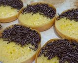 Foto langkah ke 4 dari resep Martabak Manis Empuk.