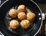 A picture of step 6 of Meatball tomato sauce.