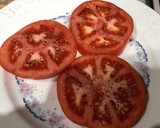 Foto del paso 2 de la receta: Láminas de tomate con espárragos atún mahonesa tortilla en Lékué y huevos de codorniz