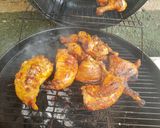 Foto del paso 6 de la receta: Cuarto de pollo deshuesado asado al carbón, relleno de beicon, pimiento y champiñones