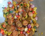 Foto langkah ke 2 dari resep Sosis Telur Tumis Bawang.
