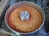 Budín suave de frutas glaseadas  con pasas de uva