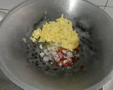 Foto langkah ke 1 dari resep Nasi Goreng Bumbu Iris Ala Mba Asih.