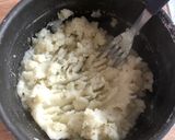 Foto del paso 1 de la receta: Bombas de papa con corazón de queso