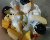 A picture of step 2 of Fruit cocktail smoothie😋🍸🍎🍌🍇🍑.