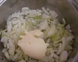 Bőrös malaccomb hagymás burgonyával recept fázis 2 fotója