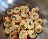Foto langkah ke 6 dari resep Garlic Cheese Cookies.