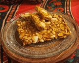 Foto del paso 4 de la receta: 🎄 Turrón navideño crocante de almendras y maní 🎄 imperdible y muy fácil