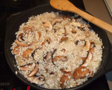 Foto del paso 4 de la receta: Risotto con boletus y guisantes