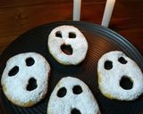 A picture of step 4 of Ghost Donuts.
