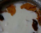 A picture of step 5 of Besan ke cheele ka raita.