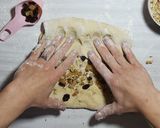 Foto del paso 11 de la receta: 🎅🏻Pan dulce 🎅🏻2 propuestas: Avellanas y chocolate - Pasas al ron, almendras y nueces🎅🏻Suave y esponjoso
