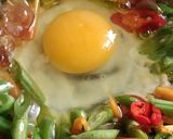 Foto langkah ke 3 dari resep Tumis Buncis Telur Simpel.