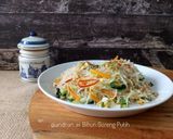 Foto langkah ke 4 dari resep Bihun Goreng Putih.