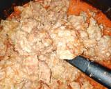 Foto del paso 4 de la receta: Ojitos 👀 con chicharrón en salsa roja