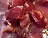 Foto del passaggio 4 della ricetta Cestini di parmigiano ripieni di coppa e carciofi marinati alla julienne