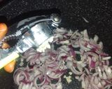 A picture of step 1 of Shredded chicken sauce.