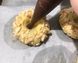 Foto langkah ke 3 dari resep Thumb Print Cookies with Choco Filling.