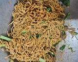 Foto langkah ke 3 dari resep Mie Kuning Basah Goreng.