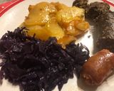 Burgonya ágyon sült hurka-kolbasz, párolt lilakáposztával recept fázis 4 fotója