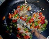Foto langkah ke 4 dari resep Oseng Klotok Cabe Hijau.