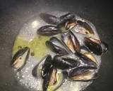 Spaghetti with mussels and fresh tomatoes recipe step 3 photo