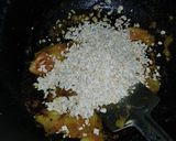 A picture of step 2 of Oats lauki.