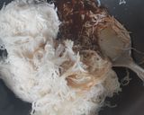 รูปขั้นตอนการทำที่ 2 ของ ผัดขนมจีนจากน้ำมันขาหมู Somen Stirfried Brasied Pork Excess Oil
