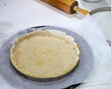 Foto del paso 12 de la receta: Tarta de mousse de chocolate blanco con frutas exóticas y sablé bretón