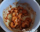 A picture of step 1 of Fried Prawns with Potato Starch.